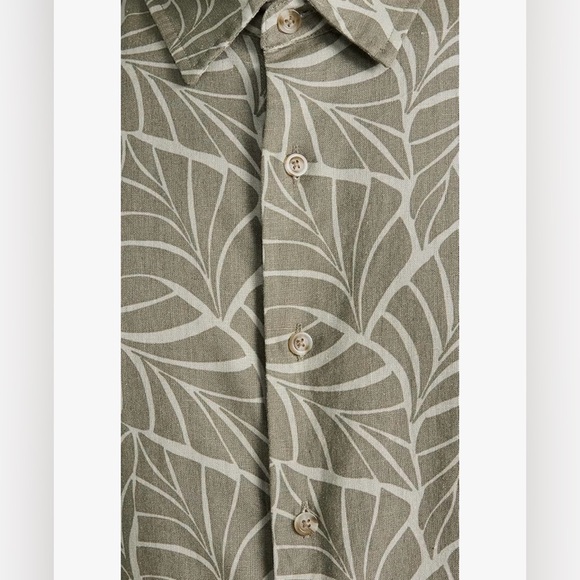 Vince. Men’s Dried Cactus Green Knotted Leaves Short Sleeve Button Up Shirt - Picture 4 of 14